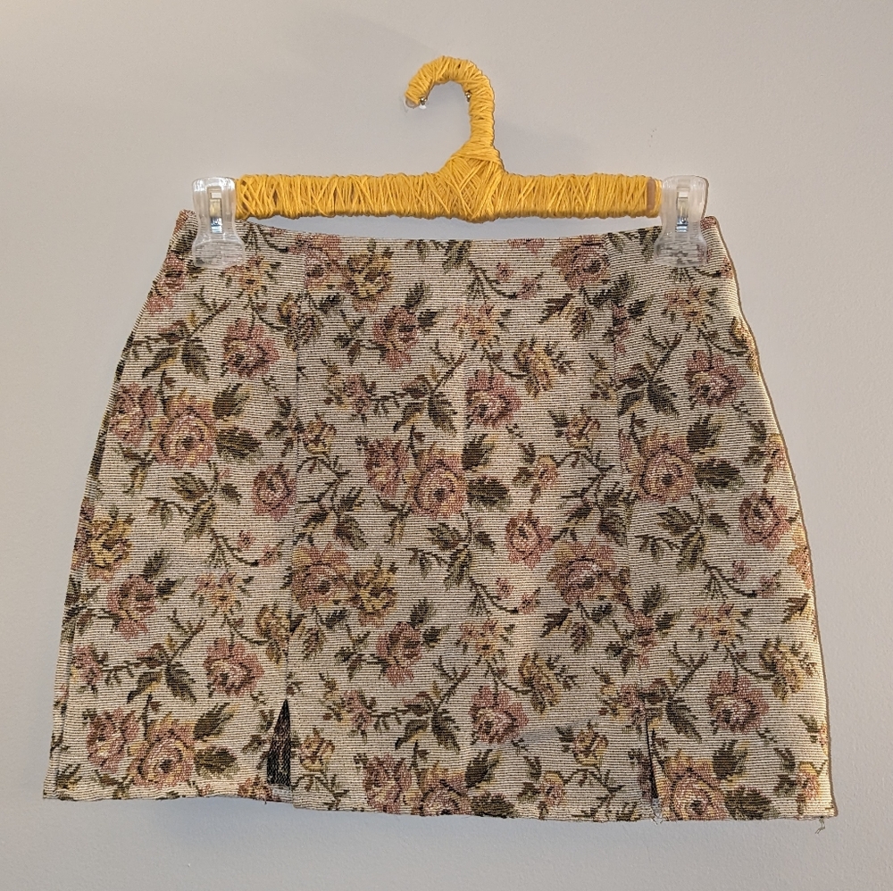 Beautiful vintage tapestry mini skirt